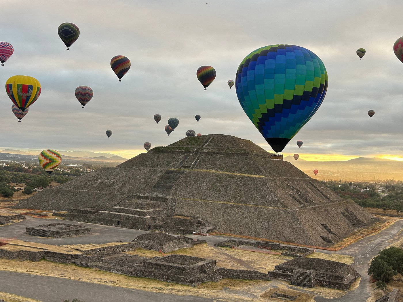 we fly teotihuacan